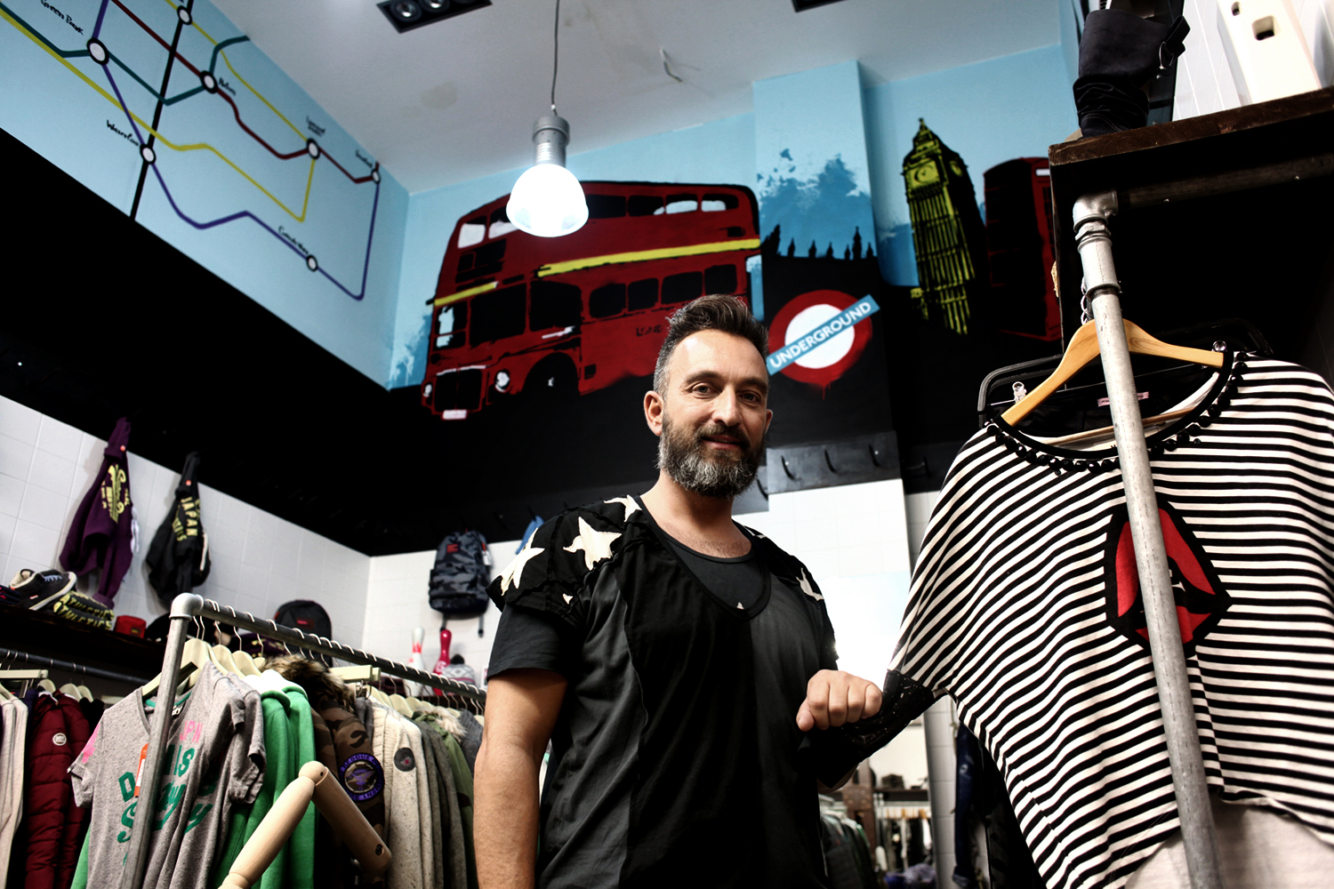 Ρούχα στο Abbey Road, πιροσκί στη Σφολιάτα, είδη ζωγραφικής στο Art & Hobby,