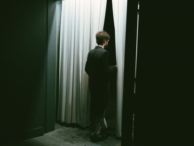 Λίγο πριν ανοίξει η αυλαία…