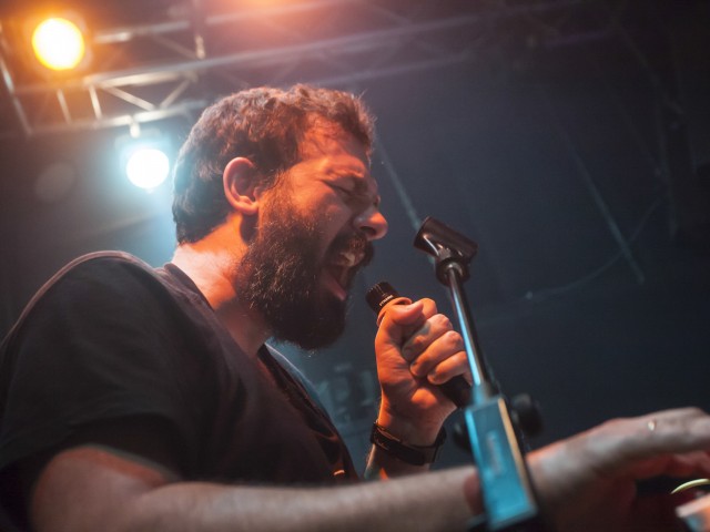 ο larry gus ήθελε πάντα να γίνει ένα παιδί που άκουγε κουλ συγκροτήματα