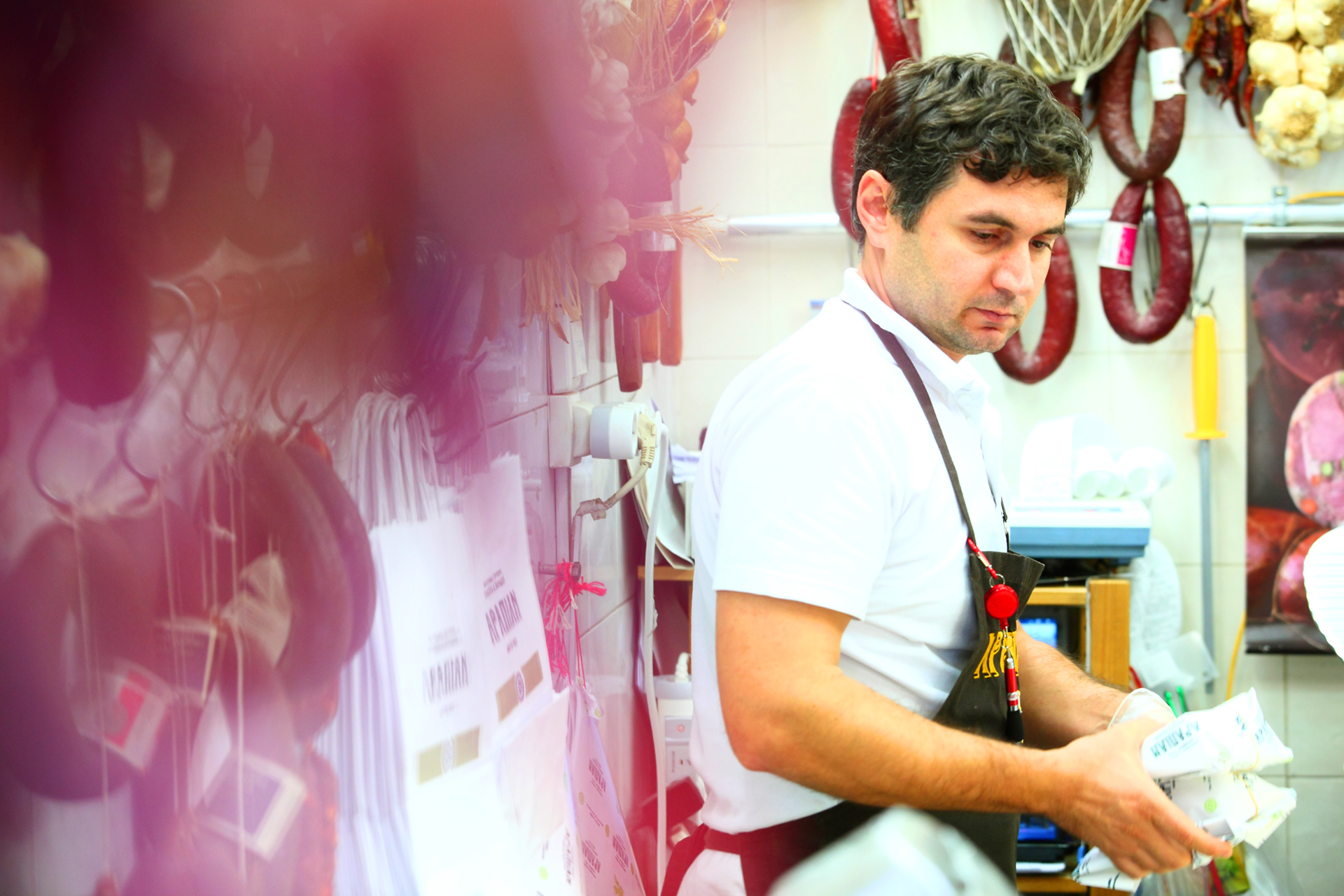 Εδώδιμα, αποικιακά και ντόπιες ντελικατέτσες από παντοπώλες παλαιάς κοπής