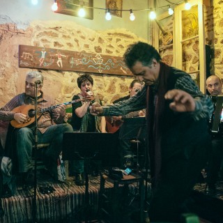 Η «νέα Μπέλλου» τραγουδάει κάθε Τετάρτη στην πλατεία Θεάτρου