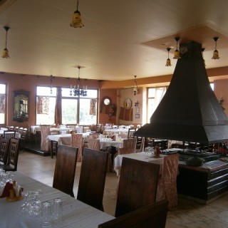 Κάποιος μαγειρεύει όμορφα στο Τζιβαέρι, στα ψηλά βουνά της Πιερίας.