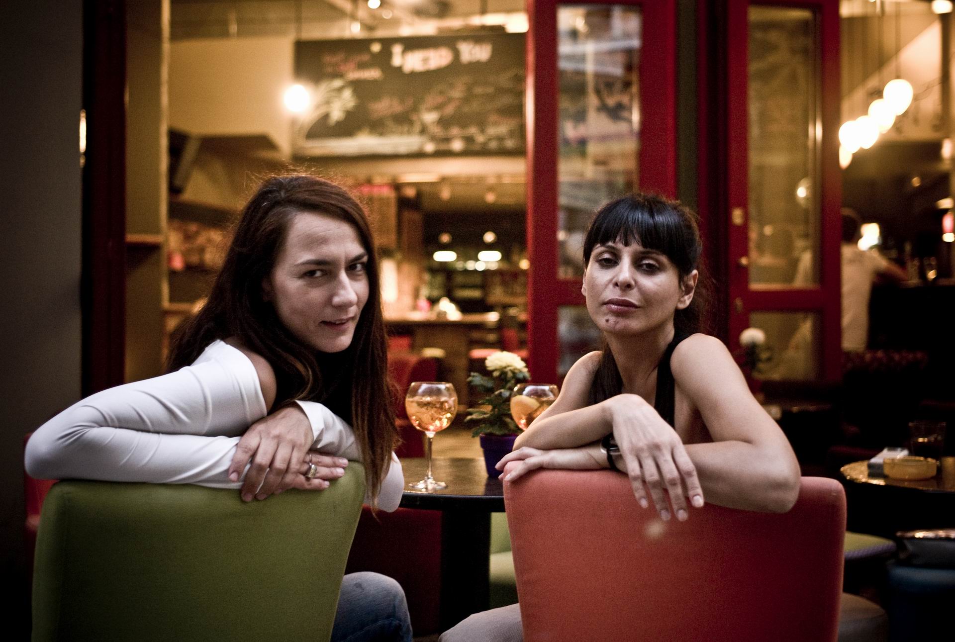 Τα πάρτι του Key Bar, οι κρέπες της Ρωξάνης, τα μαλλιά του Σακαλάκ, οι παραστάσεις του Faust, τα ποτά του Dude