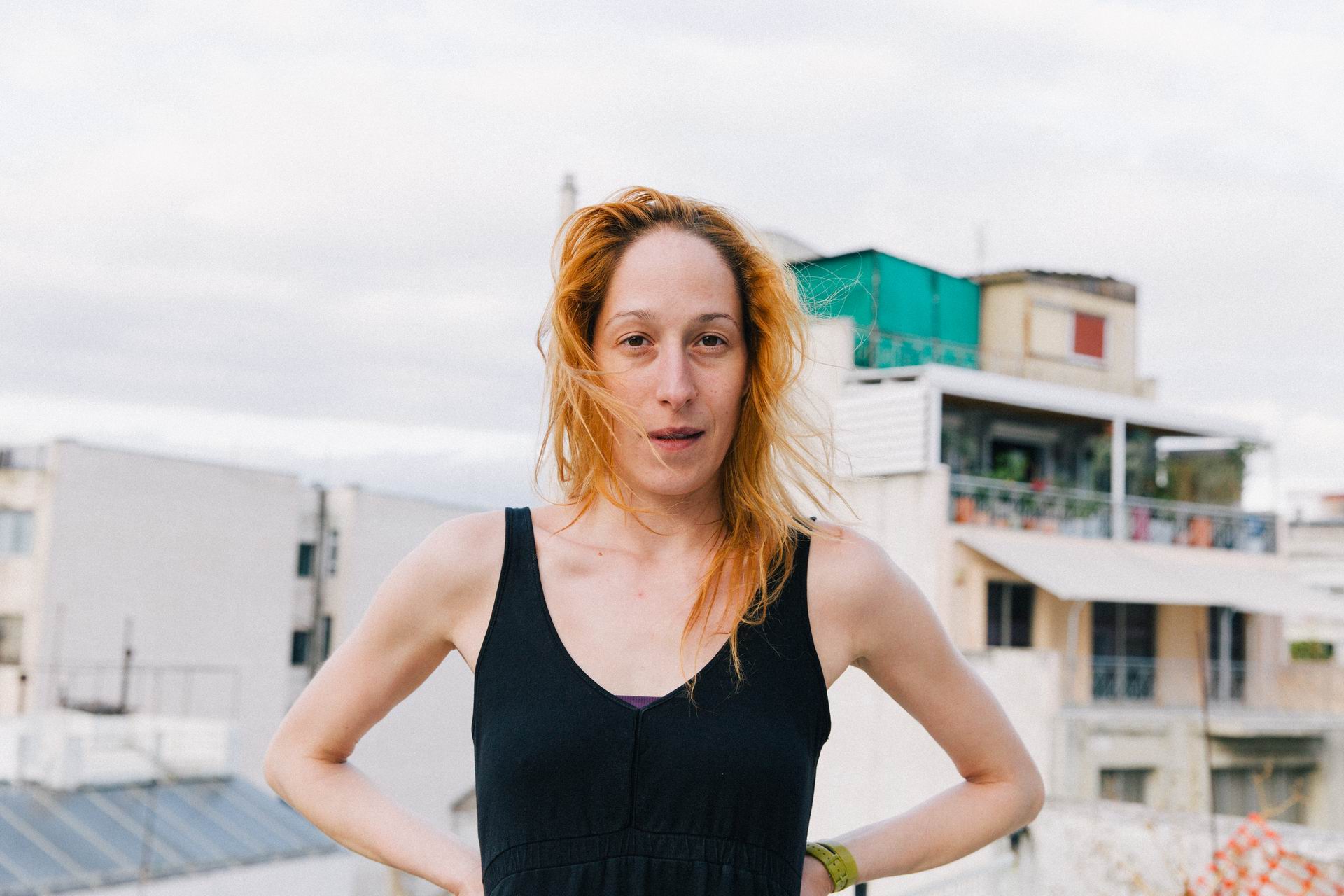 Η Κόρα Καρβούνη και η χαρμολύπη του φθινοπώρου