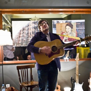 Κάτι γίνεται εκεί ψηλά στο ρετιρέ