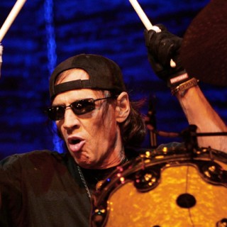 Πέθανε ο ντράμμερ των Stooges