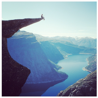 Επικίνδυνο Instagram στη γλώσσα του γίγαντα