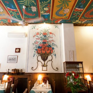 Το πολίτικο εστιατόριο της Αθήνας που ήταν στέκι του Σεφέρη και του Χατζιδάκι