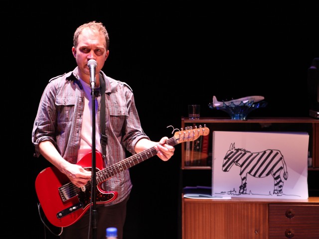 What I heard about the world στο θέατρο μέσα από 200 αληθινές ιστορίες