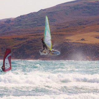Στη Λήμνο κάνεις σερφ μαζί με ροζ φλαμίνγκο
