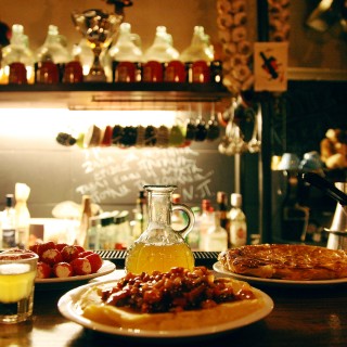 Εδώ που συχνάζουν ναυτικοί και άλλα κακοποιά στοιχεία