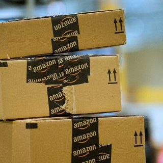 Το παραδοσιακό εμπόριο ζει! Το λέει και το Amazon…