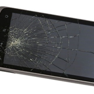 Προσέχουν οι Έλληνες τα smartphone τους;