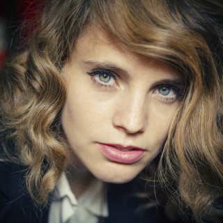 Anna Calvi – Strange Weather