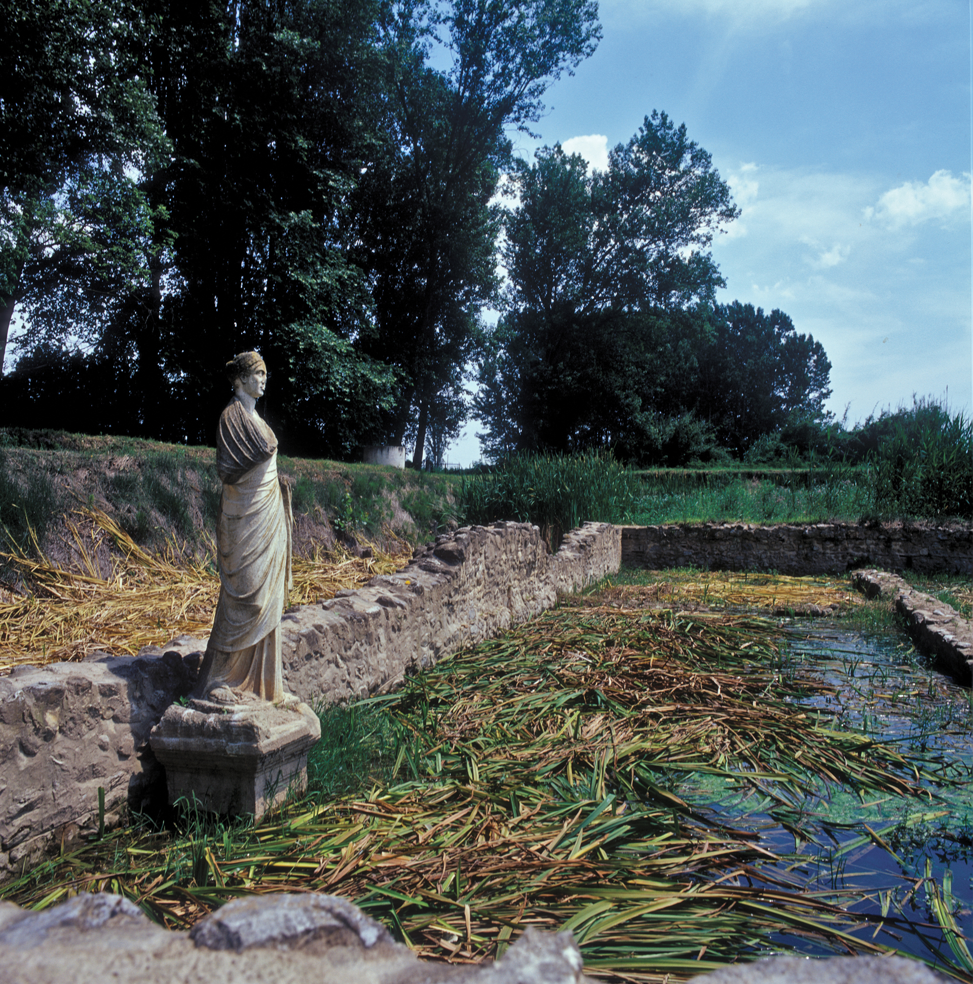 Αγάλματα εκτός Μουσείου