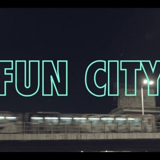 Η Αθήνα έχει τα θέματά της, αλλά μήπως έχει και πλάκα;