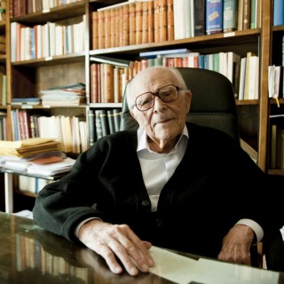 Πέντε λόγοι να θυμόμαστε τον καθηγητή Εμμανουήλ Κριαρά