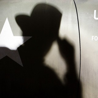 Ο Ιντιάνα Τζόουνς θα γίνει Τζέιμς Μπόντ;