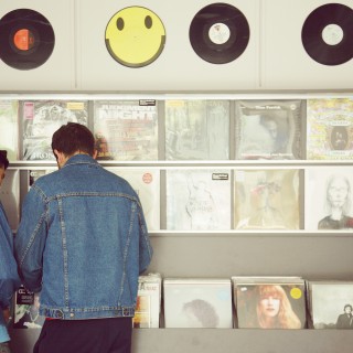 Στηρίξτε τον τοπικό σας έμπορο δίσκων