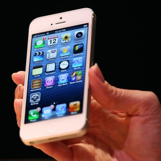 Θεωρίες συνωμοσίας: τελικά η Apple κάνει τα iPhone μας αργά;