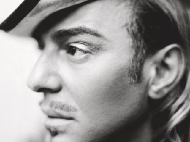 H επιστροφή του εκκεντρικού Galliano στη μόδα