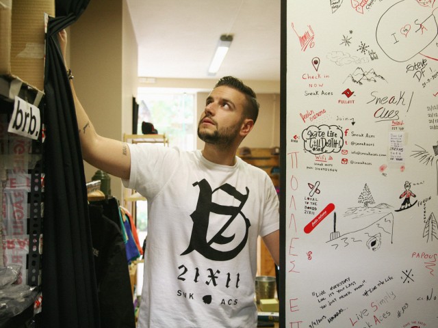 Sneak Αces: Μια ελληνική ετικέτα ρούχων που θέλει να κατακτήσει τον κόσμο