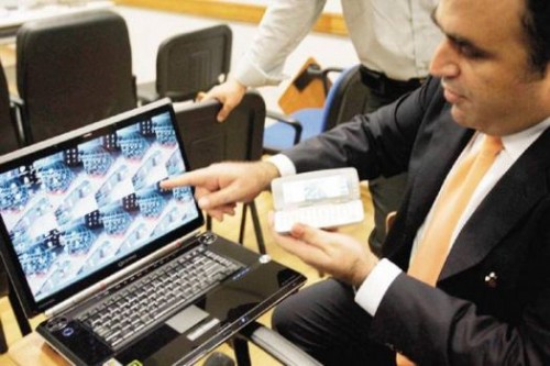 Οι διαδικτυακοί κίνδυνοι για τα παιδιά στην Επιτροπή Μορφωτικών Υποθέσεων της Βουλής