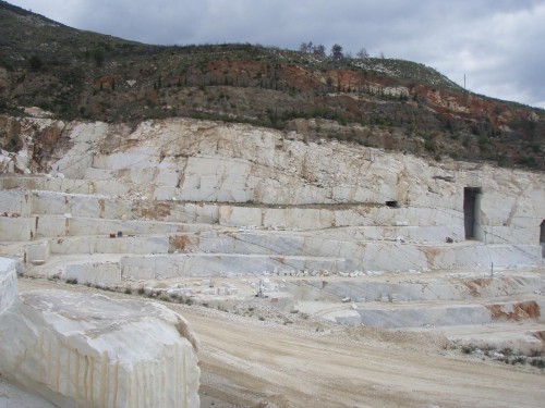 Ακολουθώντας τα μάρμαρα.