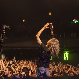 Τι θα λέγατε για λίγο τσίπουρο και μετά φεστιβάλ με Nightstalker και Χατζηφραγκέτα; Φύγαμε για Βόλο!