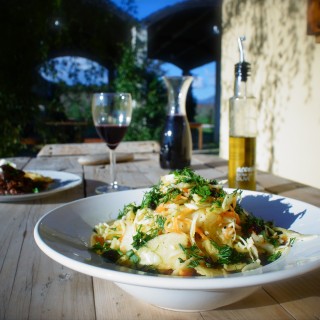 Τρώγοντας κανκιόφολες στον Αμπελώνα της Κέρκυρας