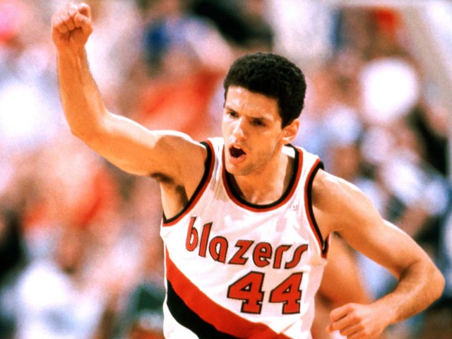 #DocuSunday: 22 χρόνια χωρίς τον Ντράζεν Πέτροβιτς, δείτε το συγκινητικό ντοκιμαντέρ για τη σχέση του με τον Βλάντε Ντίβατς.