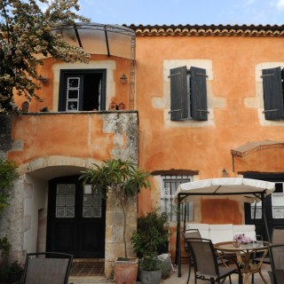 Ποσσάδα: Ένας ξενώνας που σε αφήνει με το στόμα ανοιχτό και την κοιλιά γεμάτη