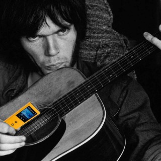 Neil Young: «Θα φέρουμε την επανάσταση στον τρόπο που ακούτε μουσική»