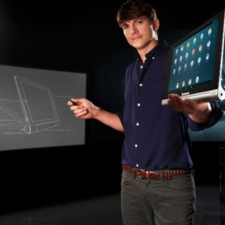 Ο Ashton Kutcher φτιάχνει tablet