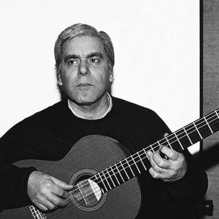 Λίγα λόγια για τον Λάκη Παππά