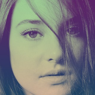 Η Shailene Woodley φέρνει τα πάνω κάτω στο κλασικό χολιγουντιανό image