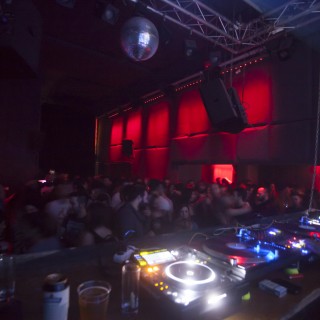 Revolt και Dyed Soundorom “ανατίναξαν” την Αβραμιώτου το Σαββατοκύριακο