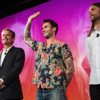 Πότε οι σελέμπριτις θα σταματήσουν την αποτυχημένη προώθηση smartphones;