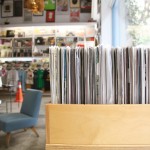 Βινυλιομανείς, ποιος τη χάρη σας. Την Κυριακή έχει bazaar.