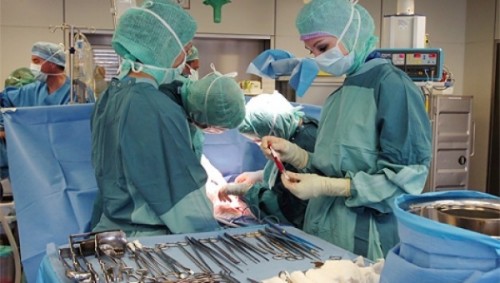 Γέννησε η πρώτη γυναίκα που είχε υποβληθεί σε μεταμόσχευση μήτρας