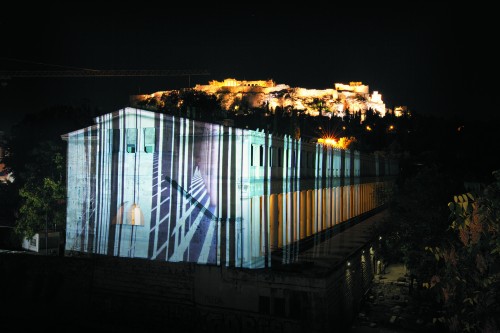 O NEON παρουσίαζει το έργο «Παλμικά πεδία» στην αρχαία αγορά.